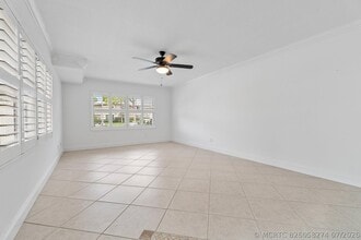 Building Photo - 2406 SW Danbury Ln