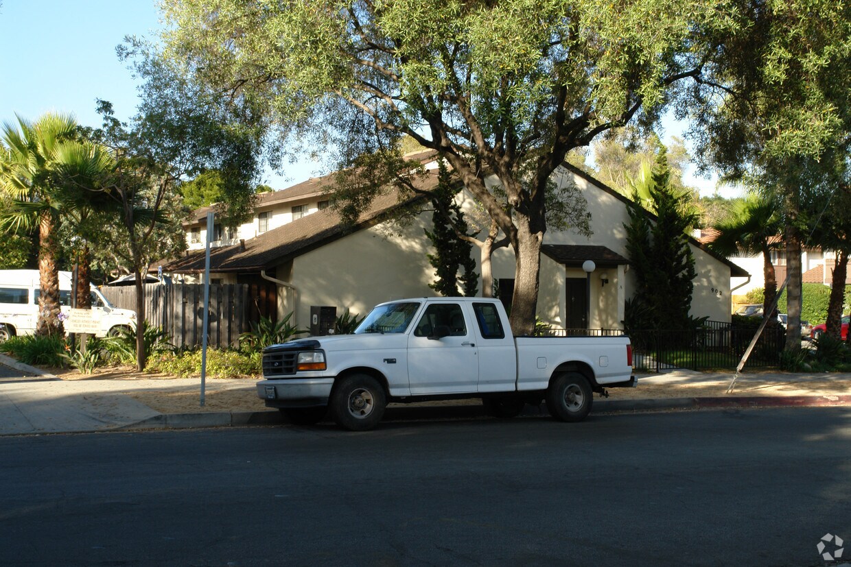 Building Photo - Olive Townhouses