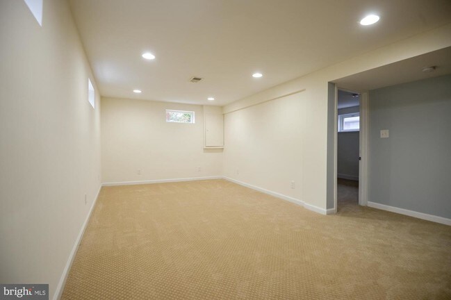 Building Photo - 10905 Fairchester Dr