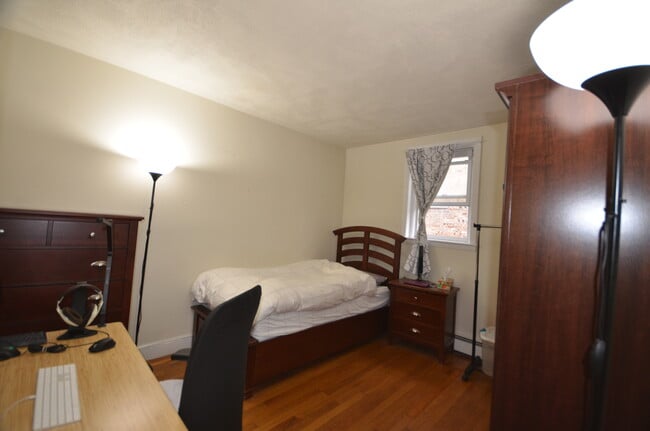Building Photo - 320 Tappan St