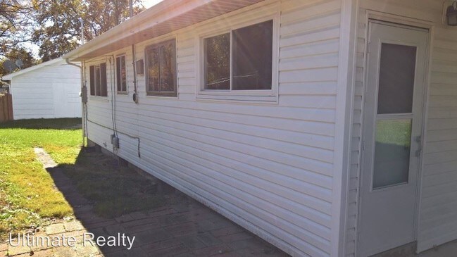 Building Photo - 3 br, 1.5 bath House - 1820 Clover Ln