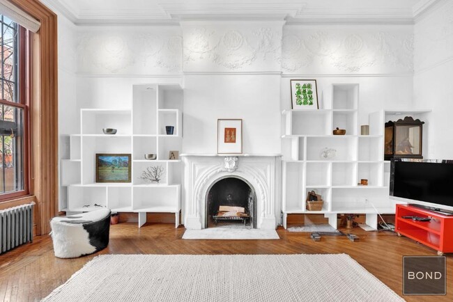 Building Photo - Stunning 11 Room Historic Brownstone 4 BR ...