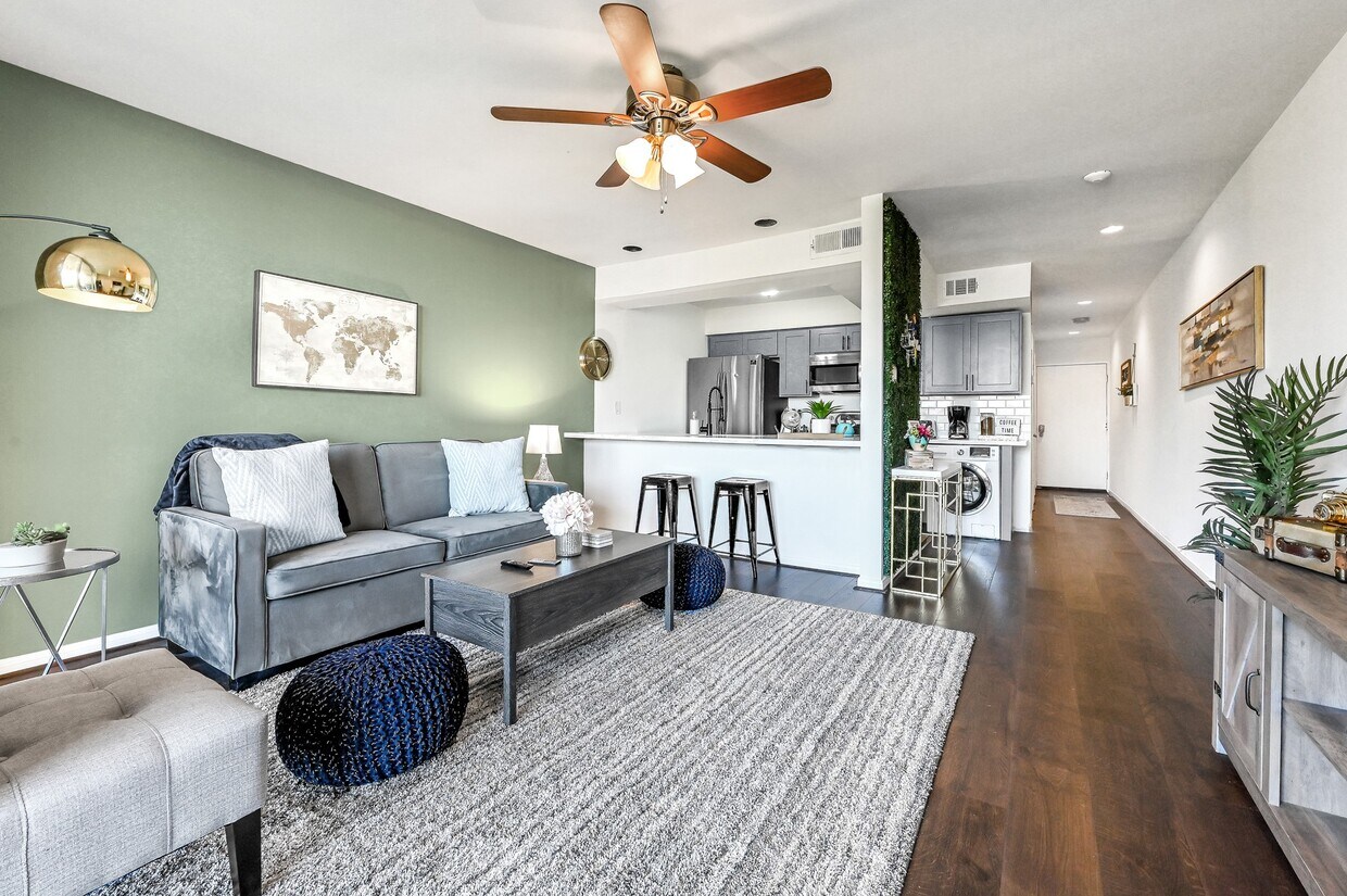 Foto principal - 12600 Melville Dr