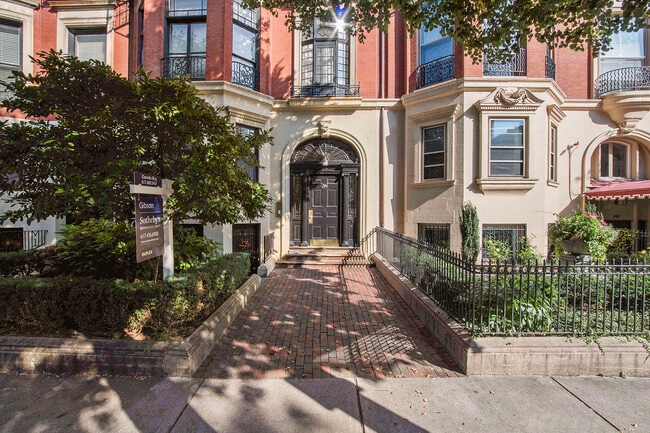 Building Photo - 244 Beacon St