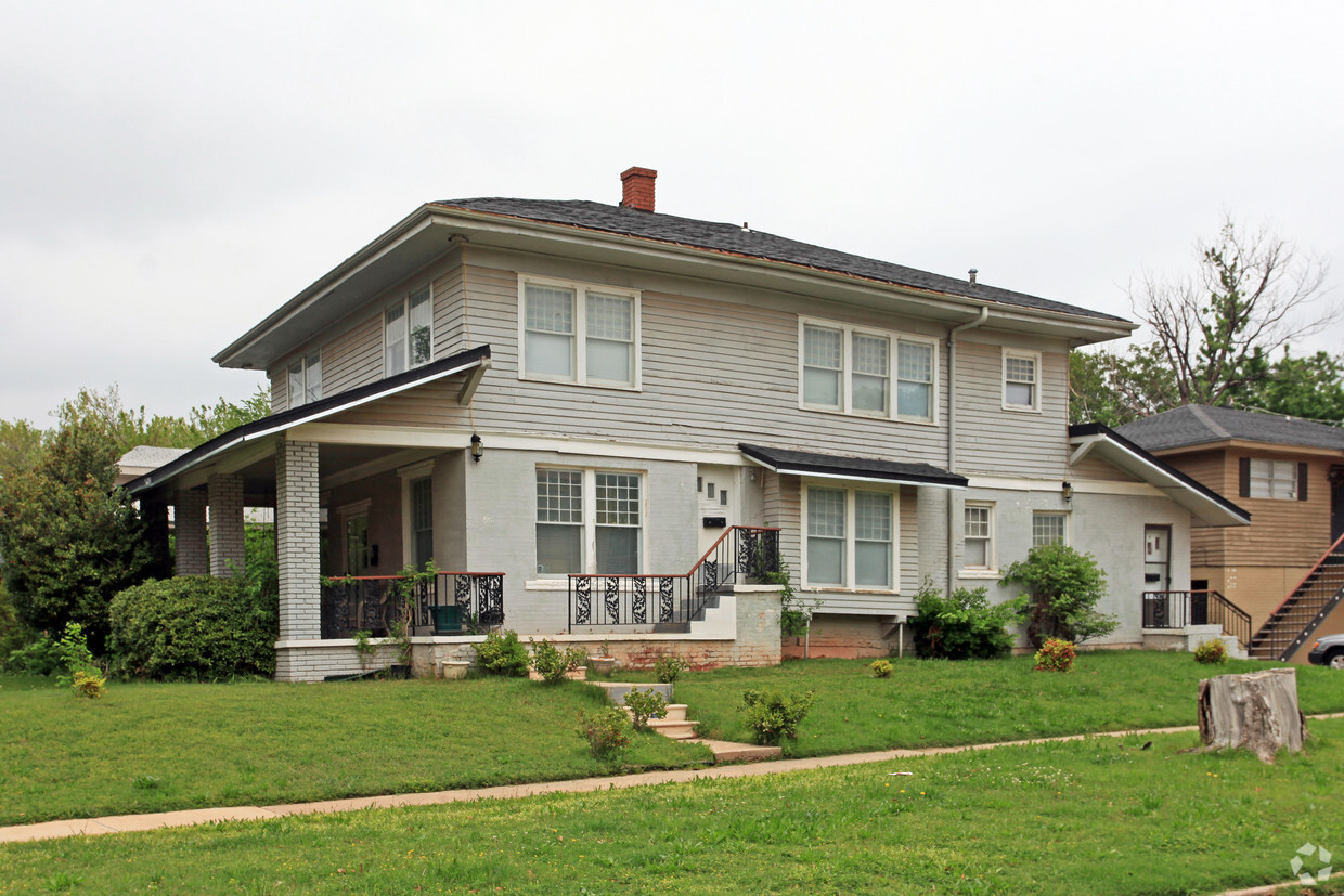Primary Photo - 2600 N Robinson Ave