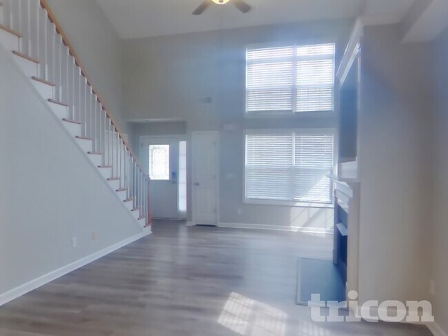 Foto del edificio - 320 Providence Rd