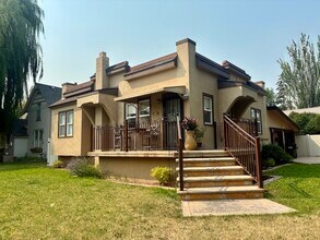 Building Photo - 605 3rd St W