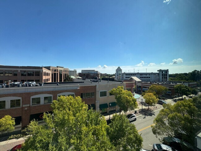 Foto del edificio - NEWPORT NEWS - STUNNING APARTMENT IN  THE POINT AT CITY CENTER
