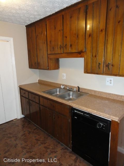 Building Photo - 2870 Lakemont Dr SW