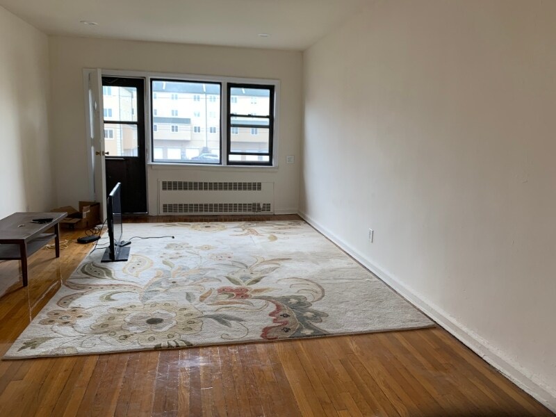 Primary Photo - 421 W Broadway