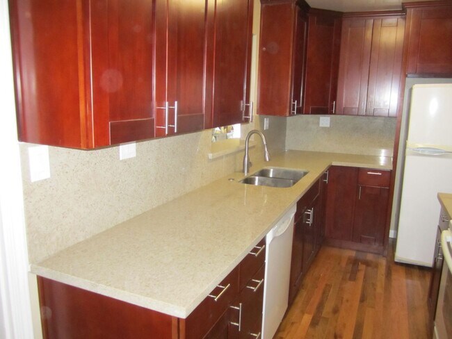 Foto del edificio - CHARMING 3 BEDROOM, 1 BATHROOM HOME IN DOW...