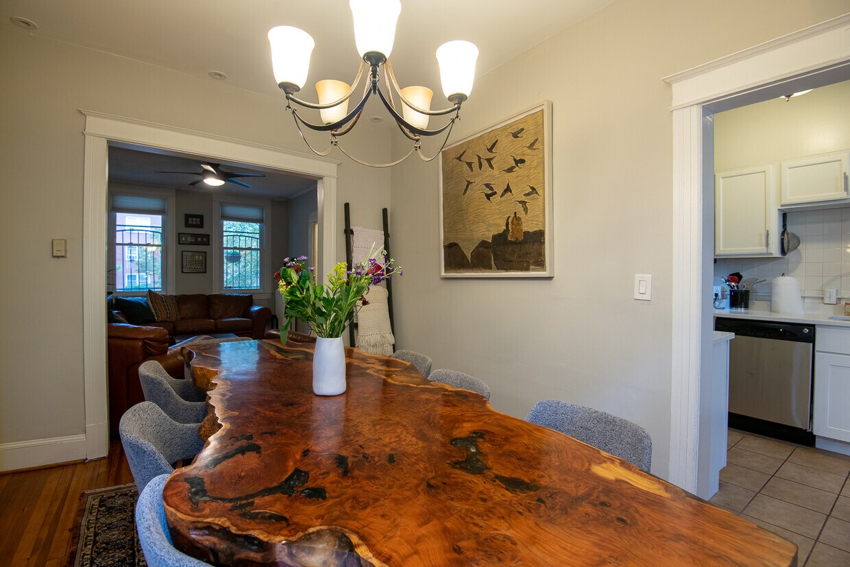 Foto principal - 1405 A St SE