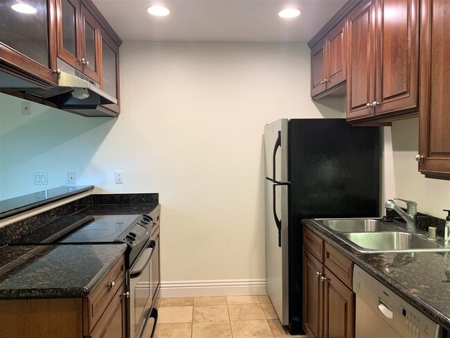 Building Photo - Upgraded Condo Near UCSD!