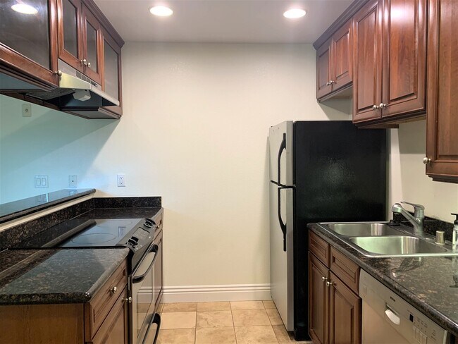 Foto del edificio - Upgraded Condo Near UCSD!