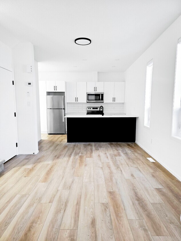 Photo principale - 11919-11955 55 St NW