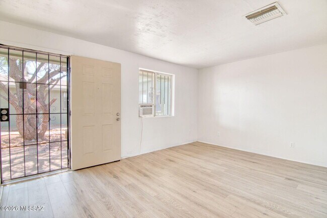 Foto del edificio - 5657 E 28th St