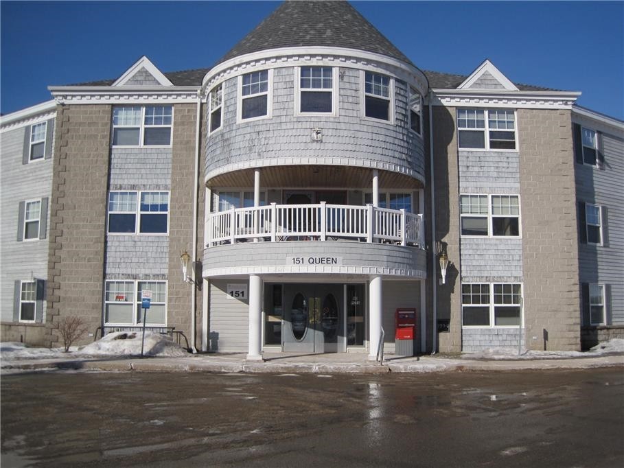 Primary Photo - 151 Queen St