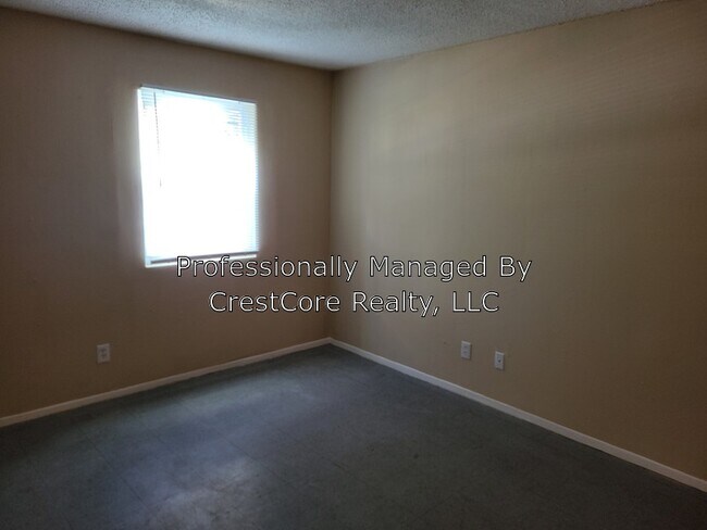 Building Photo - 4649 Royal Ridge Dr