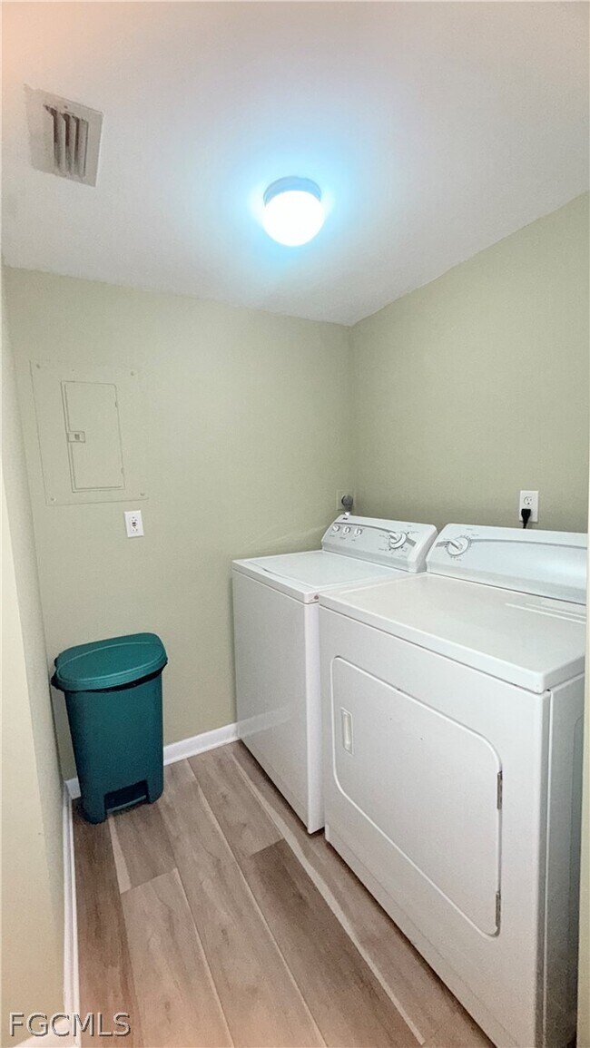 Foto del edificio - 9540 Green Cypress Ln