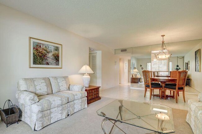 Foto del edificio - 14375 Strathmore Ln