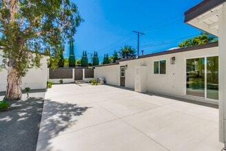 Building Photo - 658 Las Flores Dr