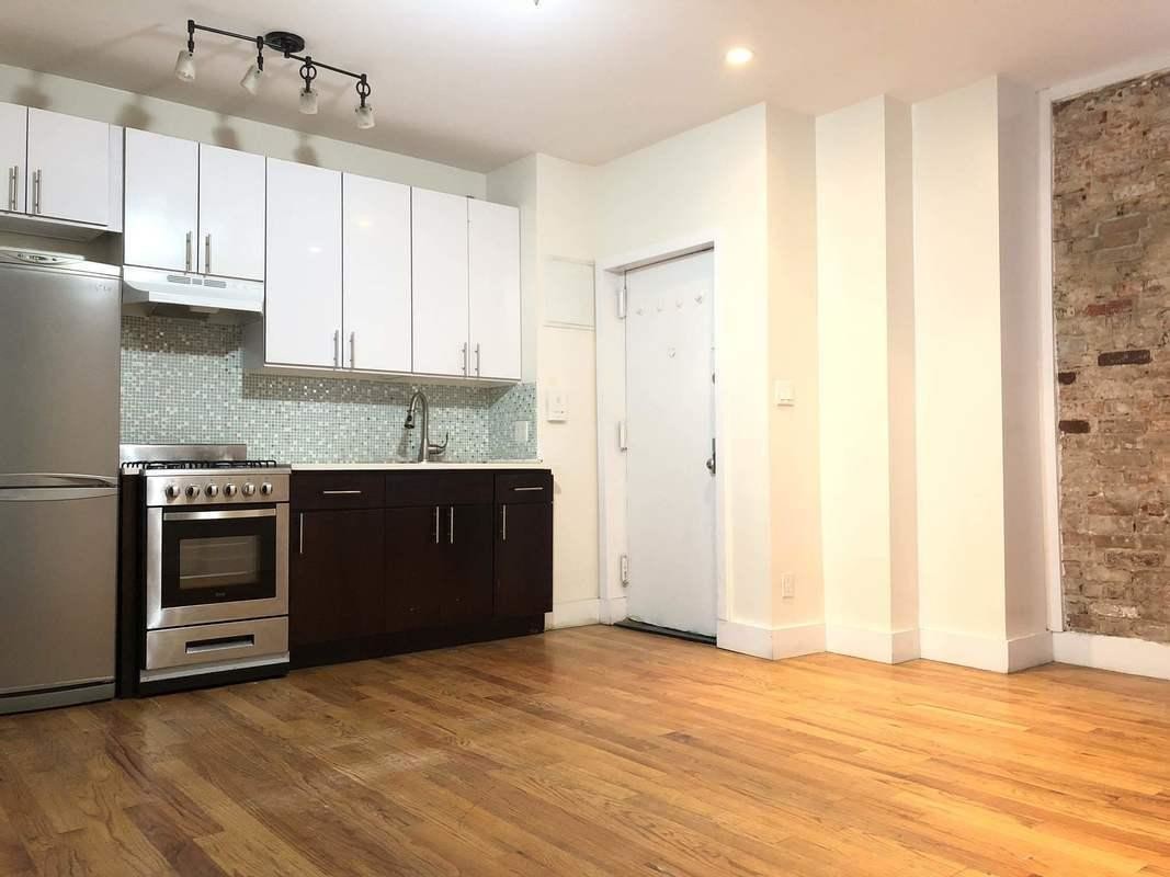 Foto principal - 526 Dahill Rd