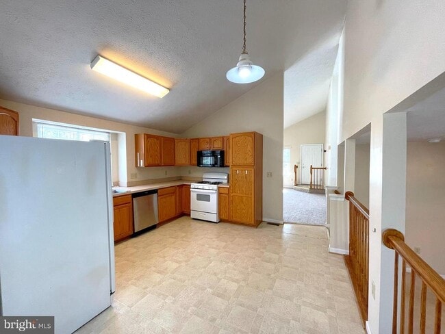 Building Photo - 45586 Curley Ct