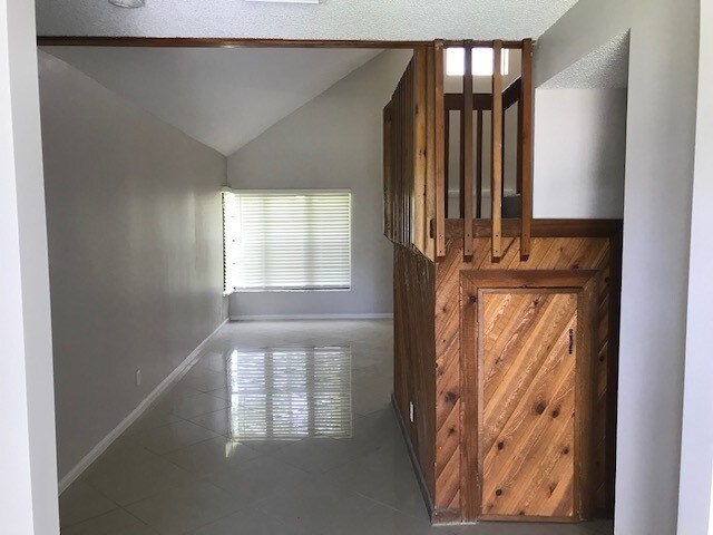 Foto del edificio - 1681 Treehaven Ct