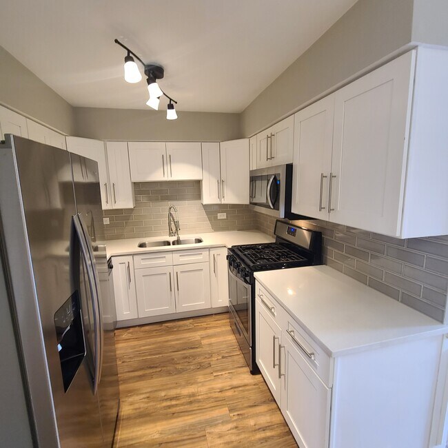 Cocina - 10501 S Highland Ave