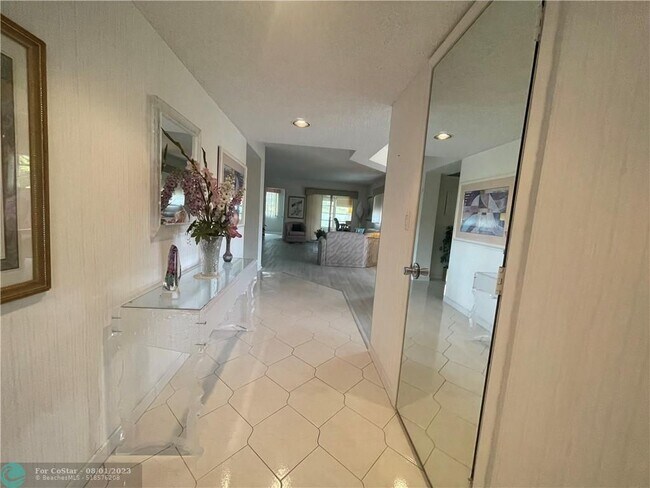 Building Photo - 1605 Abaco Dr