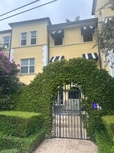 Building Photo - 4812 Pine Tree Dr