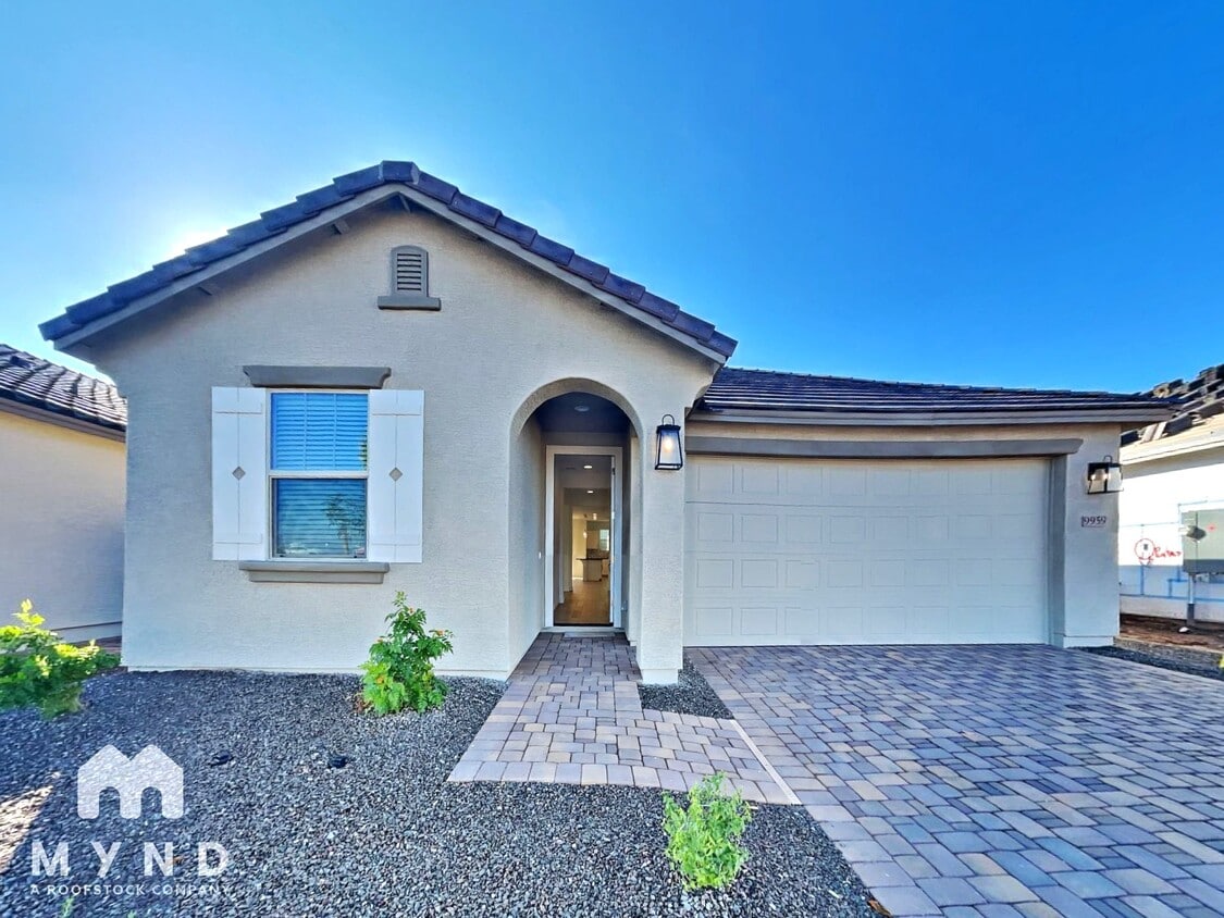 Foto principal - 9959 W Whitton Ave