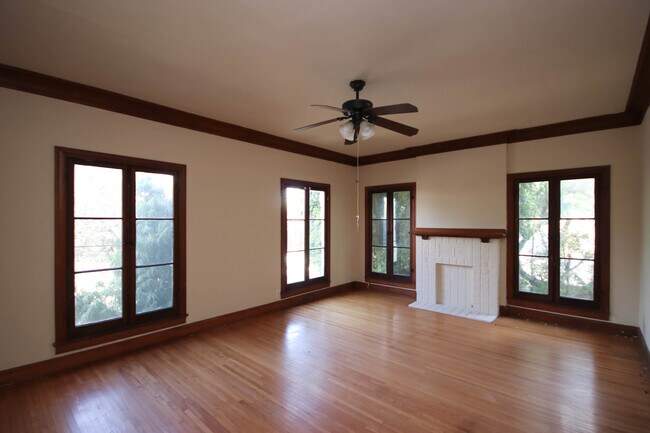 Building Photo - 481 S Hudson Ave