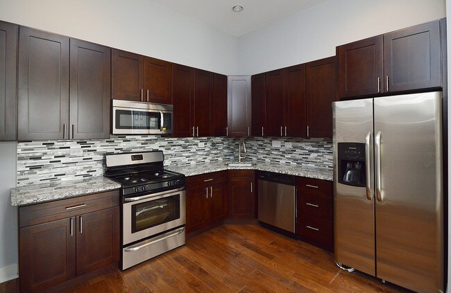 Foto del edificio - 709 N Milwaukee Ave