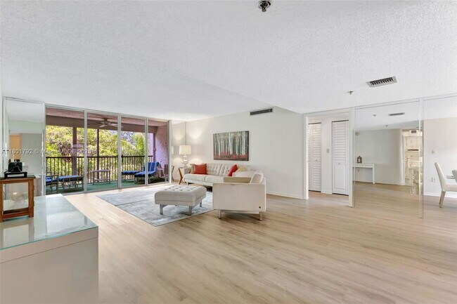 Foto del edificio - 3940 Inverrary Blvd