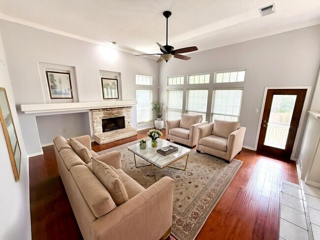 Foto del edificio - **APPLICATION RECEIVED** AVAILABLE NOW! 2-...