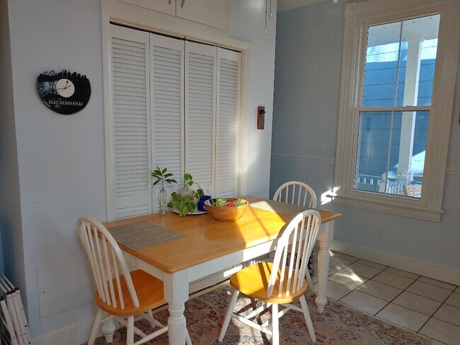 Eat in Kitchen - 3205 Parkwood Ave