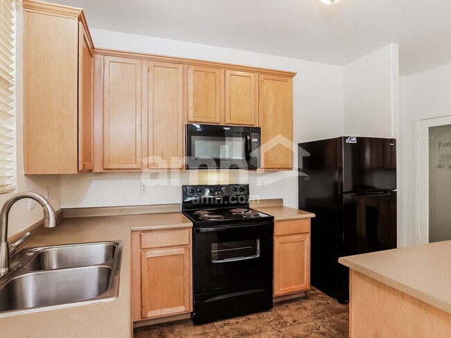 Building Photo - 10010 W Winslow Ave