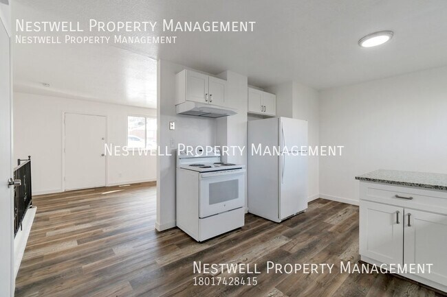 Building Photo - Remodeled 2-bed Duplex in Holladay