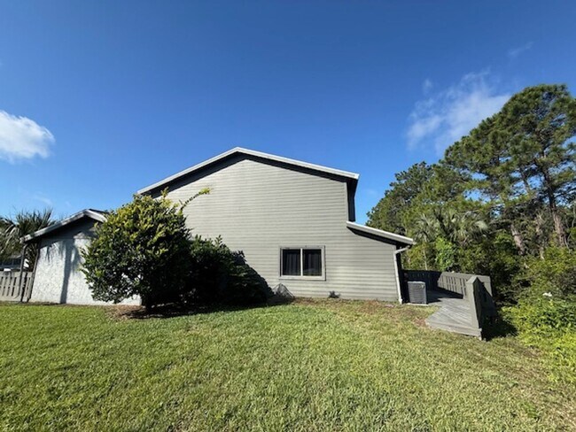 Building Photo - 150 Limewood Pl