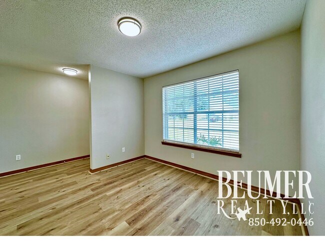 Foto del edificio - Lakefront Living Minutes to NAS & Perdido ...