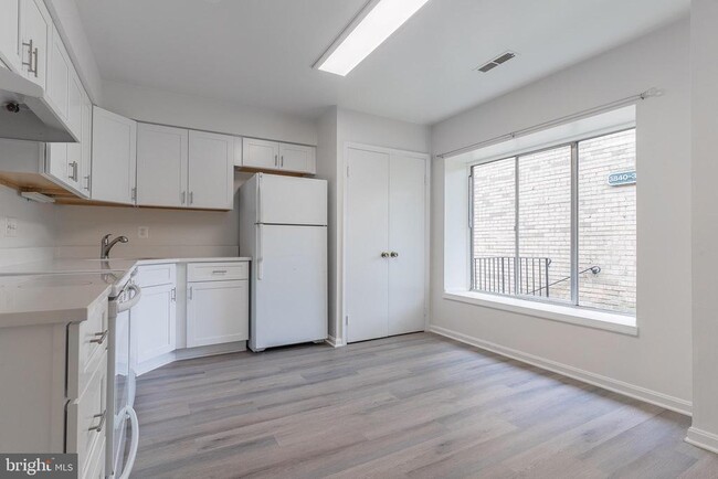 Building Photo - 3840 Persimmon Cir