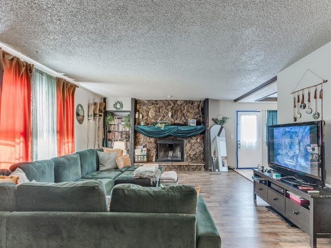 Photo - 6916 Woodlake Dr House