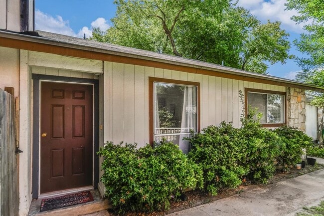 Building Photo - 1218 Tartan Ln