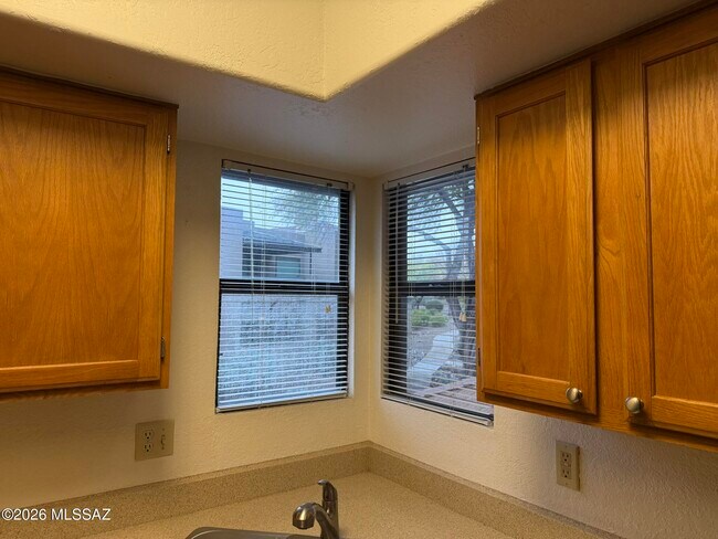 Foto del edificio - 5800 N Kolb Rd