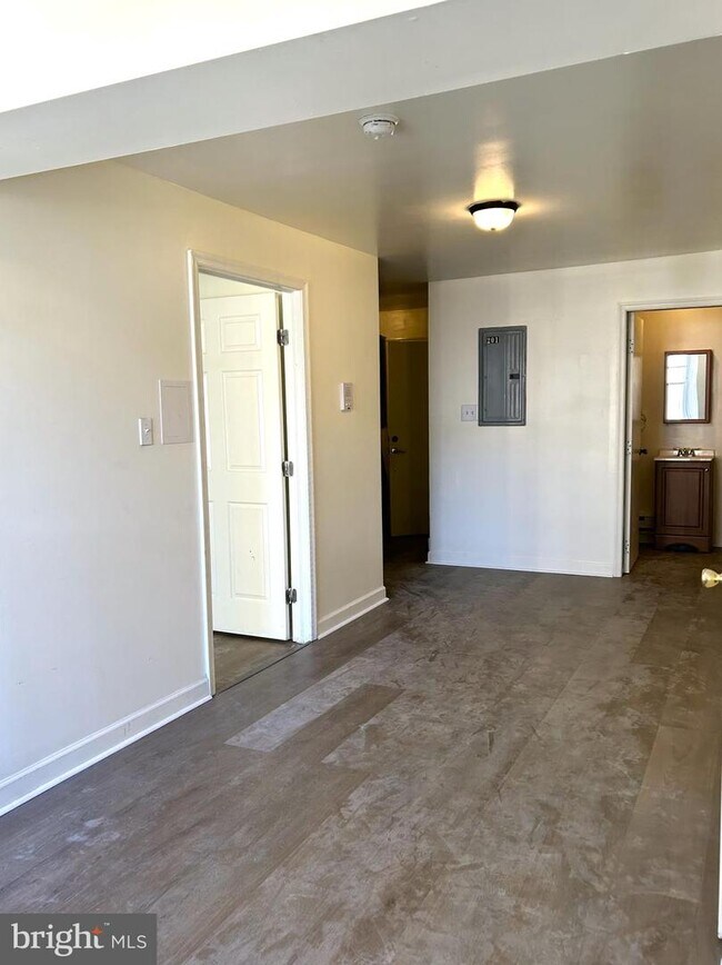 310312 W Main St Unit 201, Lansdale, PA 19446 Room for Rent in