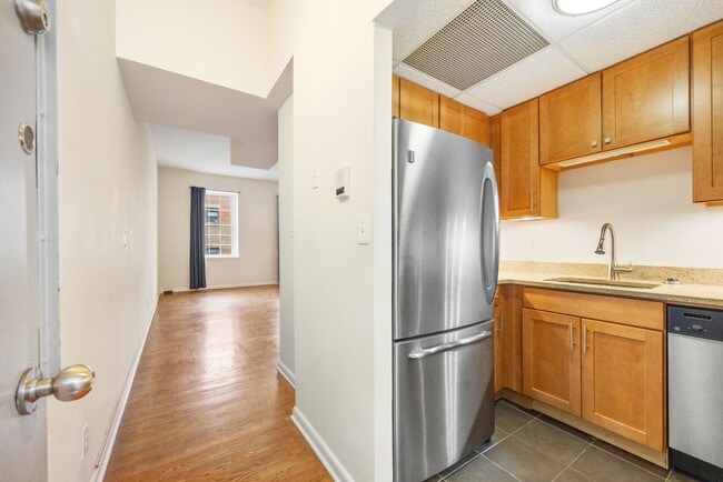 Foto del edificio - 341 Monmouth St