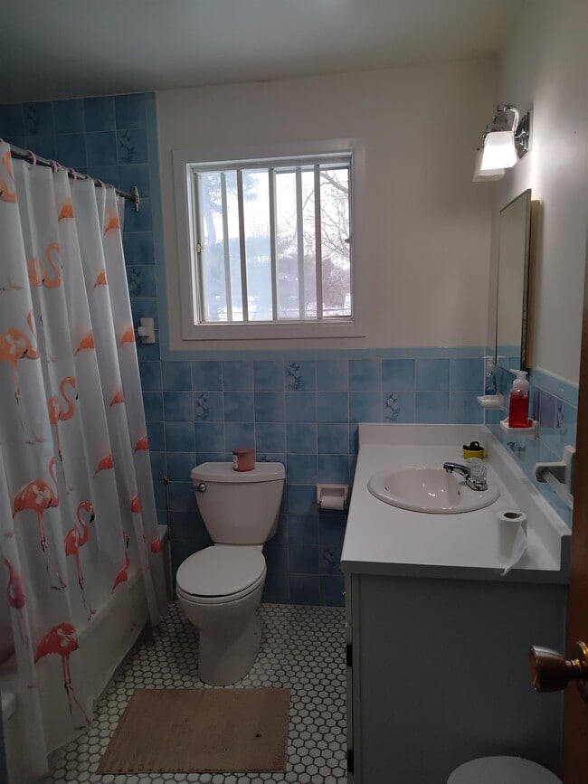 Building Photo - 945 Admiral Ave