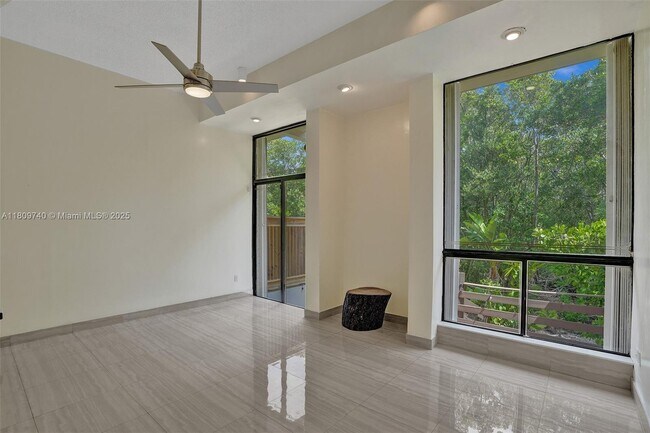 Foto del edificio - 2529 NE 135th St