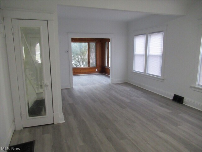 Building Photo - 378 Columbus St